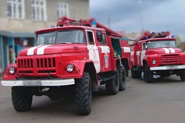 Пожар уничтожил торговые палатки во время новогодней ярмарки в Петербурге — Агентство Бизнес Новостей